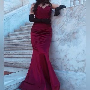 Portia & Scarlett strapless BURGUNDY mermaid gown